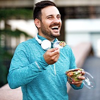 Man eating healthy while out for a run